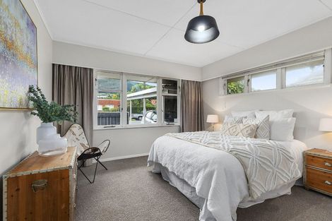 Photo of property in 15 Handyside Street, Tawa, Wellington, 5028