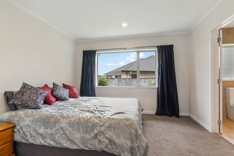 Photo of property in 11 Kilmacrennan Drive, Rosehill, Papakura, 2113