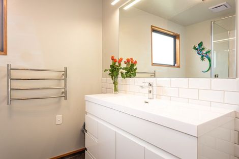 Photo of property in 28 Cricklewood Place, Avonhead, Christchurch, 8042