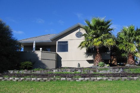 Photo of property in 4 Stonedge Lane, Rosedale, Auckland, 0632