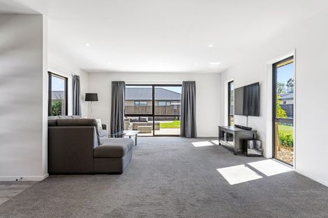 Photo of property in 14 Wearing Place, Kaiapoi, 7630