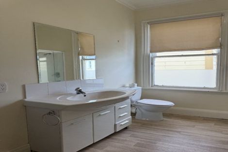 Photo of property in 86 Roxburgh Street, Mount Victoria, Wellington, 6011