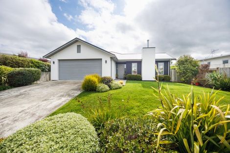 Photo of property in 4 Poplar Grove, Feilding, 4702
