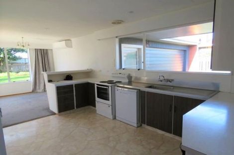Photo of property in 70 Manu Crescent, Upper Vogeltown, New Plymouth, 4310