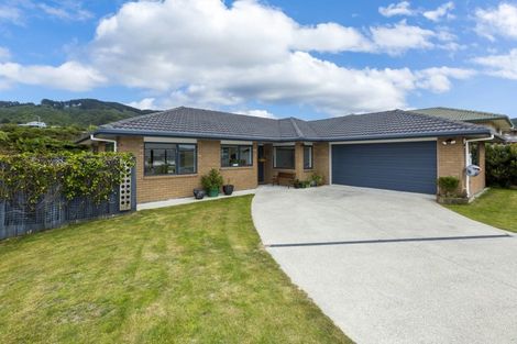 Photo of property in 61 Percy Kinsman Crescent, Riverstone Terraces, Upper Hutt, 5018