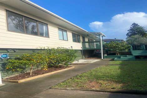 Photo of property in 1/16 Manapouri Place, Pakuranga Heights, Auckland, 2010