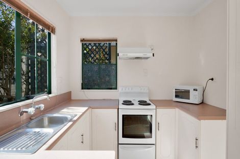 Photo of property in 4/70-76 Whiteley Street, Moturoa, New Plymouth, 4310