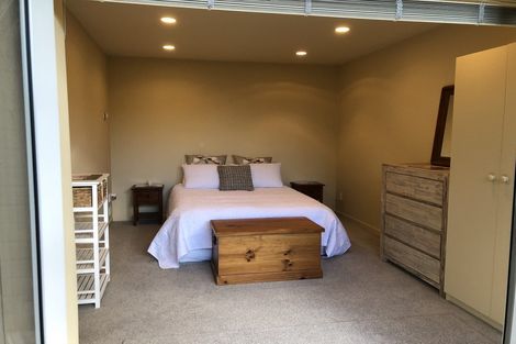 Photo of property in 12 Chelverton Terrace, Red Beach, 0932