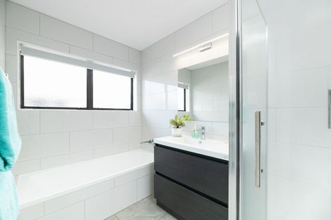 Photo of property in 24 Balmacewen Place, Mount Maunganui, 3116