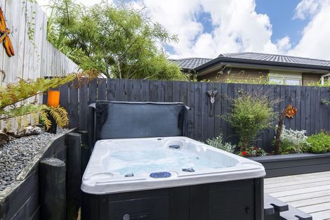 Photo of property in 17 Anna Lane, Glen Eden, Auckland, 0602