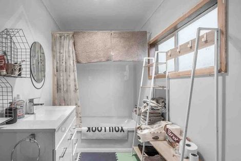 Photo of property in 43 Huron Street, East Gore, Gore, 9710