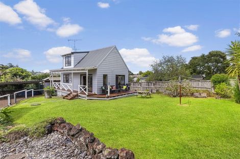 Photo of property in 76 Marine Parade, Mellons Bay, Auckland, 2014