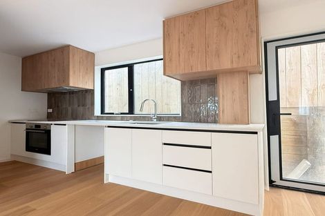 Photo of property in 43 Savoy Road, Glen Eden, Auckland, 0602