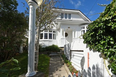 Photo of property in 26 Woburn Road, Northland, Wellington, 6012