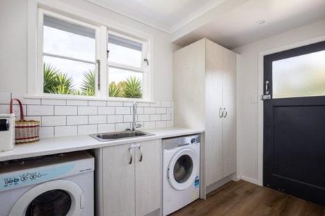 Photo of property in 5 Camden Street, Vogeltown, New Plymouth, 4310