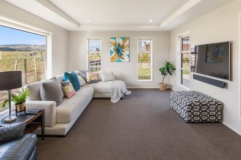 Photo of property in 206 Pacific Drive, Fitzherbert, Palmerston North, 4410