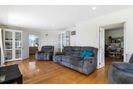 Photo of property in 1/14 Kiteroa Terrace, Rothesay Bay, Auckland, 0630
