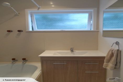 Photo of property in 2/60 Ayton Drive, Totara Vale, Auckland, 0629