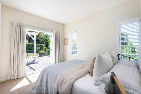 Photo of property in 52 Saint Andrews Hill Road, Mount Pleasant, Christchurch, 8081