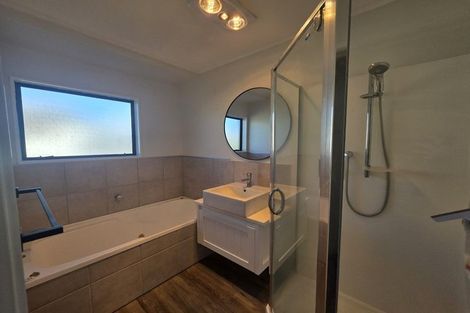 Photo of property in 128a Karewa Parade, Papamoa Beach, Papamoa, 3118