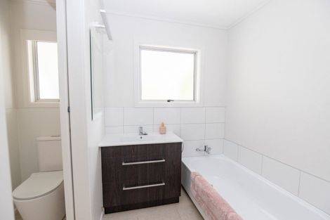 Photo of property in 11 Paul Drive, Ngatea, 3503