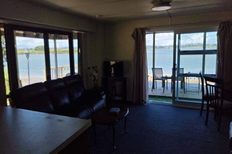 Photo of property in 8 Lawson Way, Weymouth, Auckland, 2103