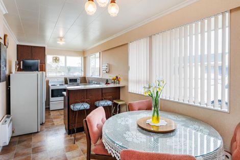 Photo of property in 15 Grange Place, Milson, Palmerston North, 4414