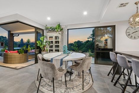 Photo of property in 8 Roberts Road, Matakatia, Whangaparaoa, 0930