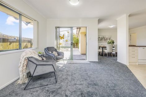 Photo of property in 34 Tussock Avenue, Mangere, Auckland, 2022