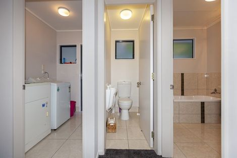 Photo of property in 83 Kakariki Grove, Waikanae, 5036