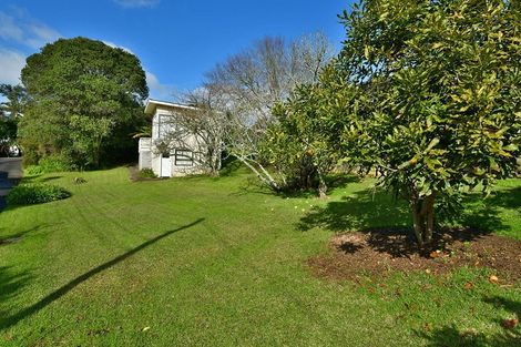 Photo of property in 18 Pohutukawa Avenue, Red Beach, 0932