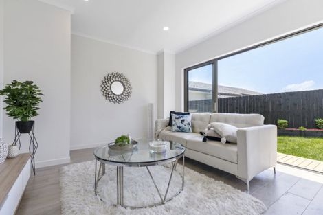 Photo of property in 24a Styca Place, Sunnyvale, Auckland, 0612