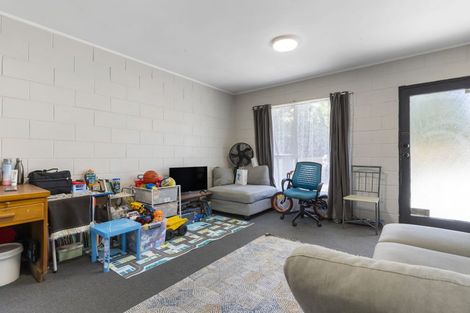 Photo of property in 2/46 School Road, Morningside, Auckland, 1021