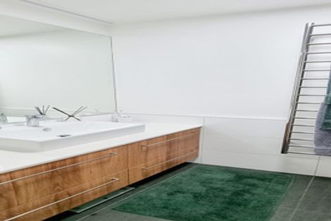 Photo of property in 2/83 Hinemoa Street, Birkenhead, Auckland, 0626