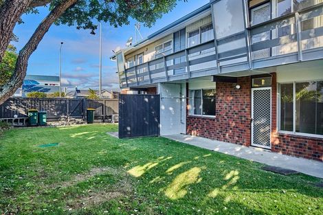 Photo of property in 2/35 Mana Esplanade, Paremata, Porirua, 5026