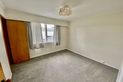 Photo of property in 15 Trinidad Road, Sunnynook, Auckland, 0620
