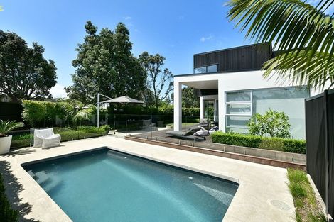 Photo of property in 52 Walton Street, Red Beach, 0932