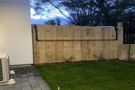 Photo of property in 4/58 Kemp Road, Massey, Auckland, 0614