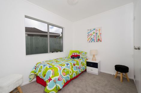 Photo of property in 76 Birdwood Road, Swanson, Auckland, 0612