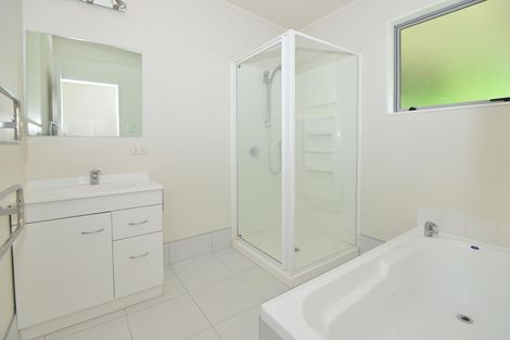 Photo of property in 5a Waiwera Place, Merrilands, New Plymouth, 4312