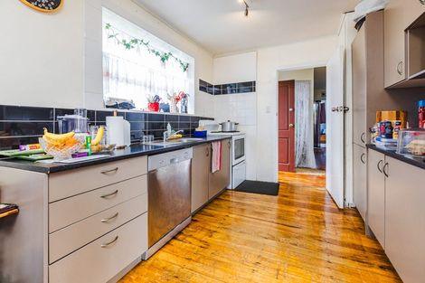 Photo of property in 16 Belgrave Place, Papakura, 2110