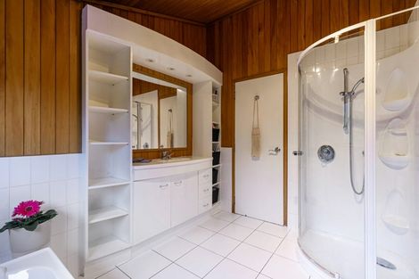 Photo of property in 922 West Coast Road, Waiatarua, Auckland, 0604