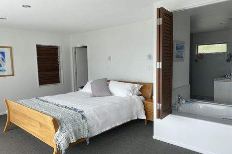 Photo of property in 51 Churchill Road, Murrays Bay, Auckland, 0630