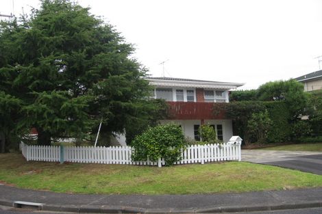 Photo of property in 1/2 Tye Road, Hillcrest, Auckland, 0627