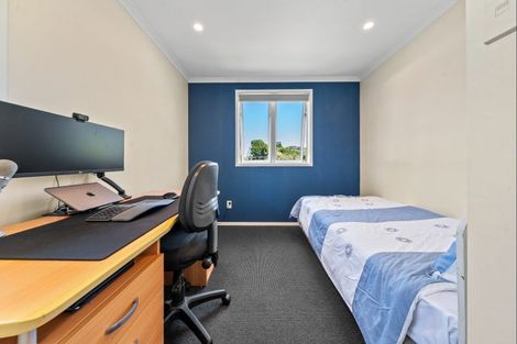 Photo of property in 9 Oawai Place, Marfell, New Plymouth, 4310