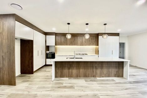 Photo of property in 5 Cloonlyon Drive, Flat Bush, Auckland, 2019