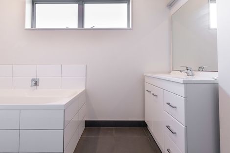 Photo of property in 36 Makora Road, Massey, Auckland, 0614