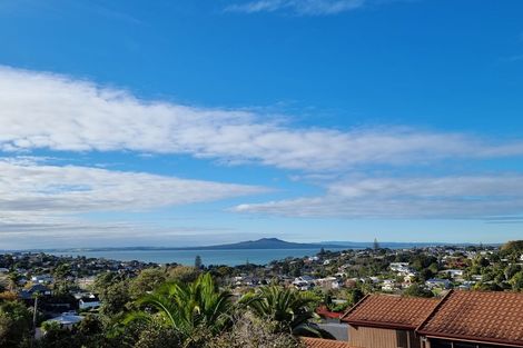 Photo of property in 31 Jellicoe Road, Murrays Bay, Auckland, 0630