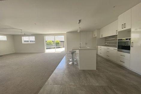 Photo of property in 24 Rochfort Crescent, Pyes Pa, Tauranga, 3112