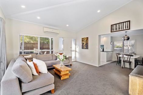 Photo of property in 2/27 Stafford Road, Northcote Point, Auckland, 0627
